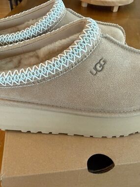 Women’s UGG Tazz ll platform shoes size 7 new in box